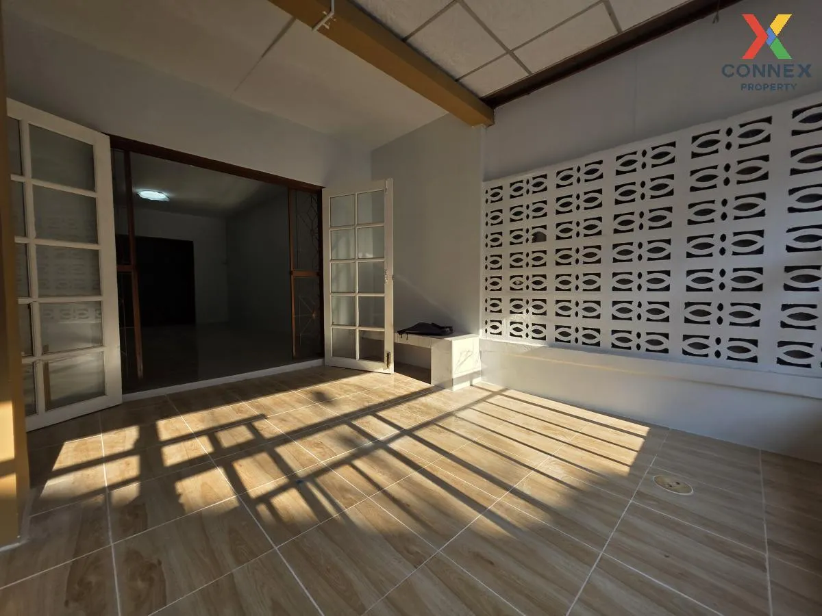 ขายทาวน์เฮ้าส์/ทาวน์โฮม  บ้านพฤกษา 8 รีโนเวทใหม่ ลานตากฟ้า นครชัย