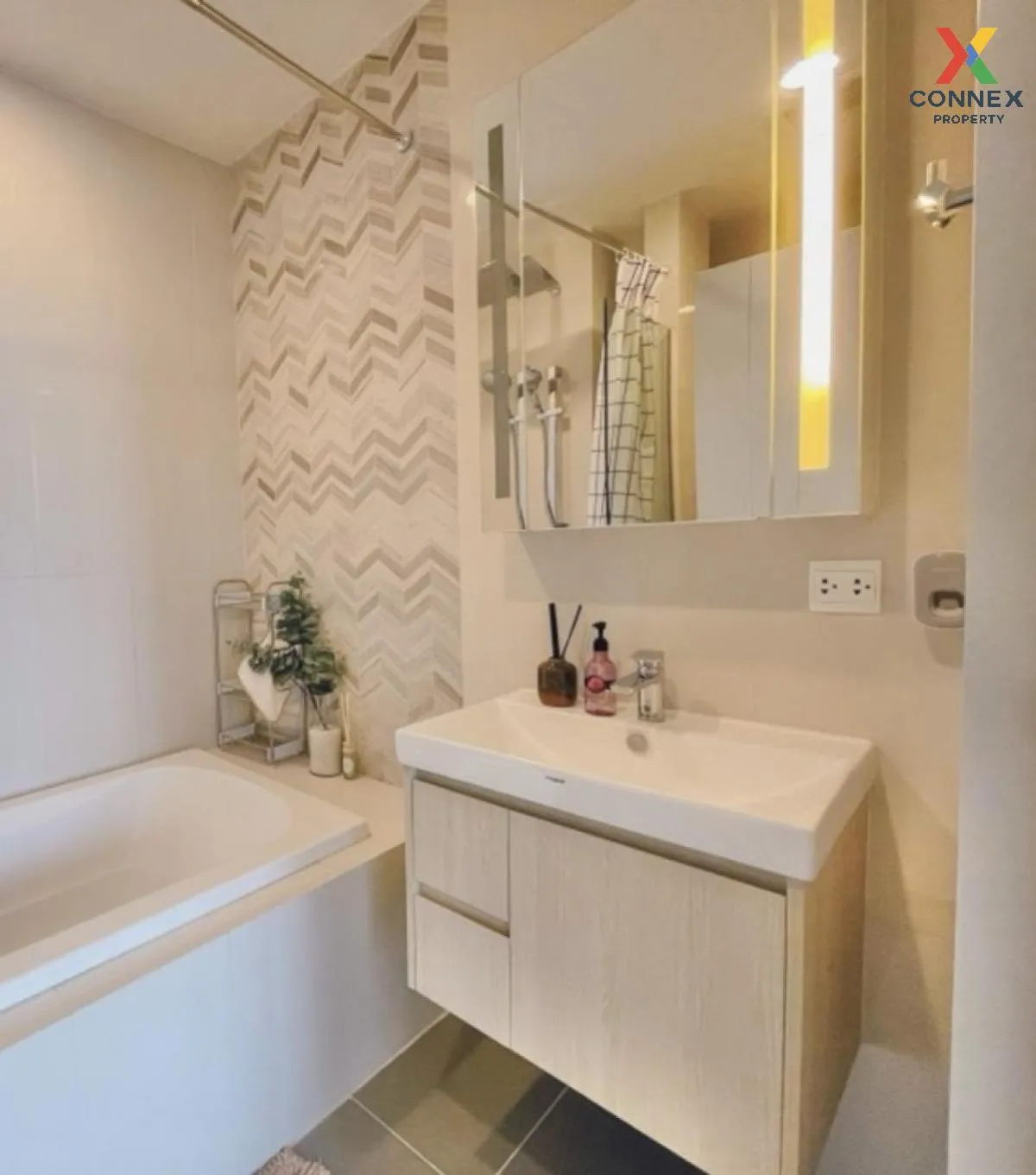 For Rent Condo , Oka Haus Sukhumvit 36 , BTS-Thong Lo , Khlong Tan , Khlong Toei , Bangkok , CX-118704