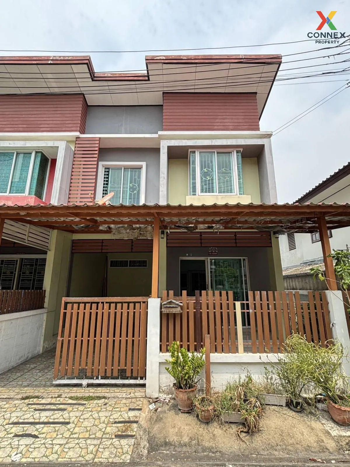 For Sale Townhouse/Townhome  , Buathongthani , corner unit , wide 1
