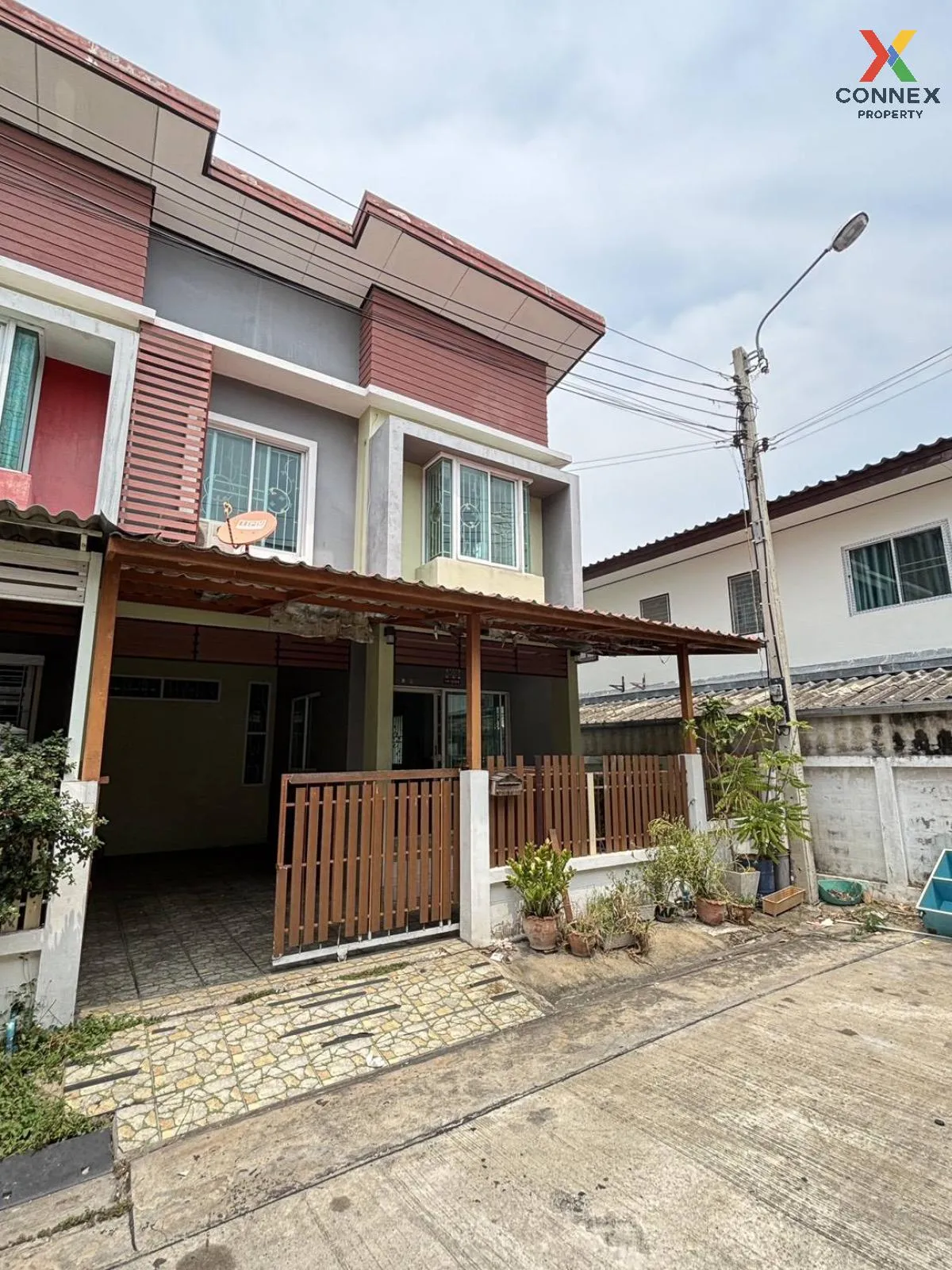For Sale Townhouse/Townhome  , Buathongthani , corner unit , wide 2