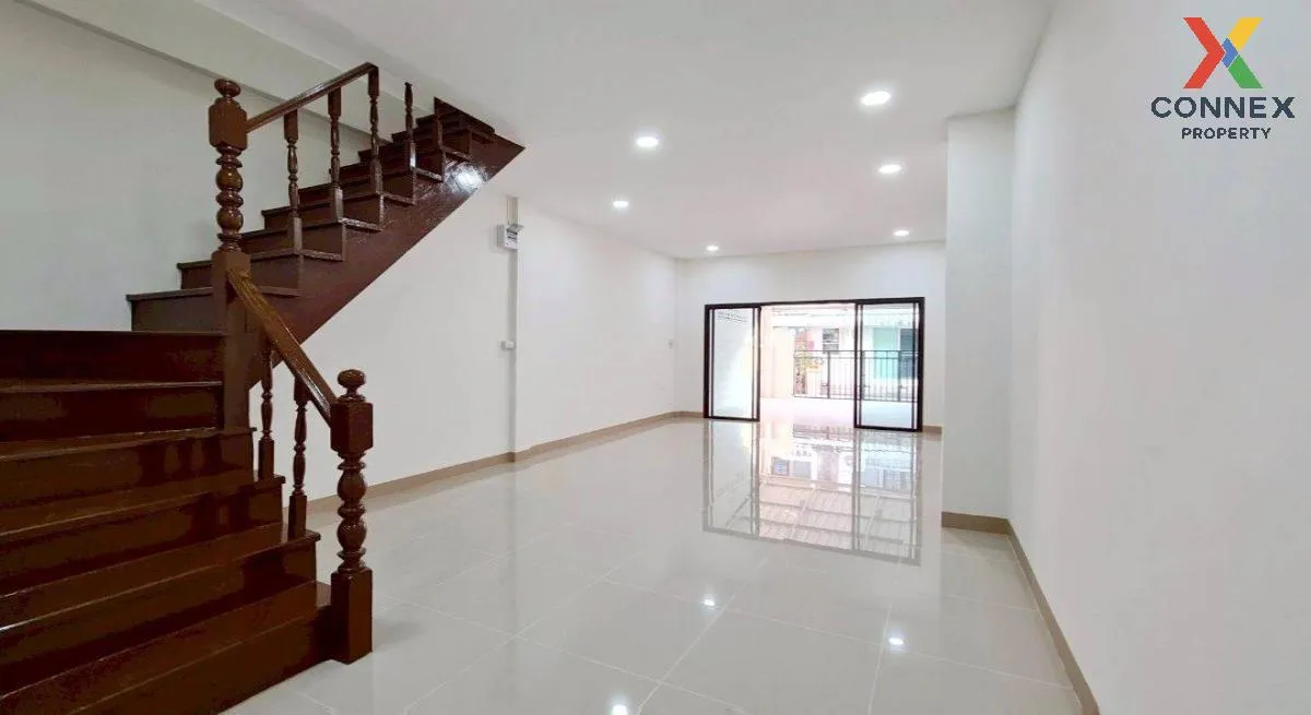 For Sale Townhouse/Townhome  , Chanaporn Place , newly renovated  4