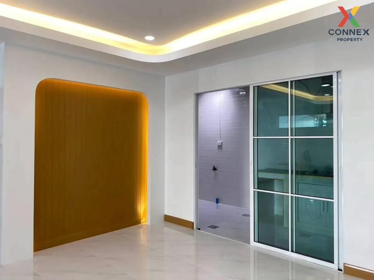 For Sale Townhouse/Townhome  , The Trust Town Wongwaen - Lamlukka