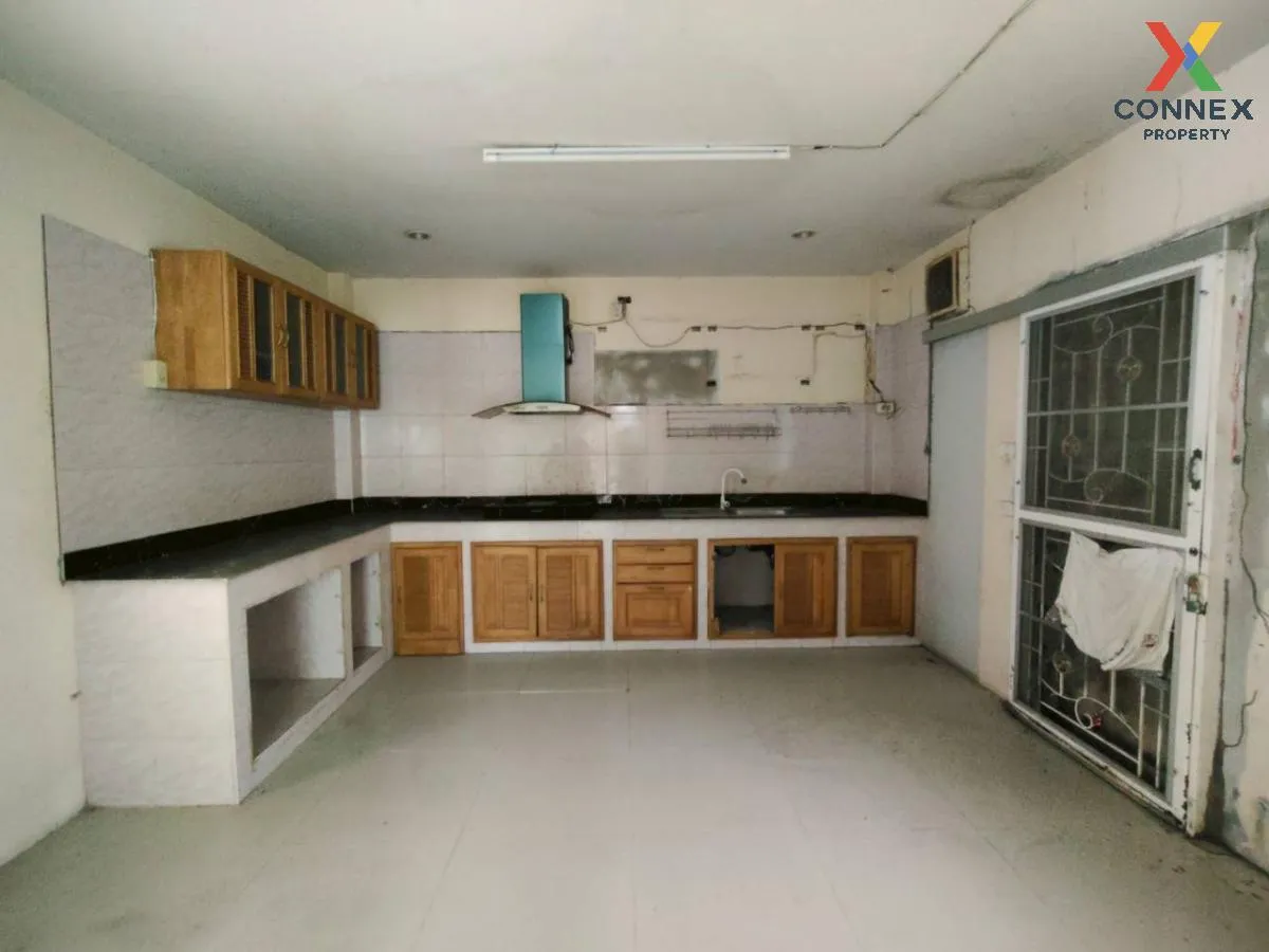 For Sale House , Siwarat 7 , Khlong Yong , mueang Nakhon Pathom ,