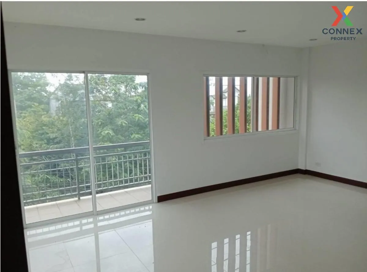 For Sale Commercial Building , Baan Aphipaiboonsap , Khuan Lang ,