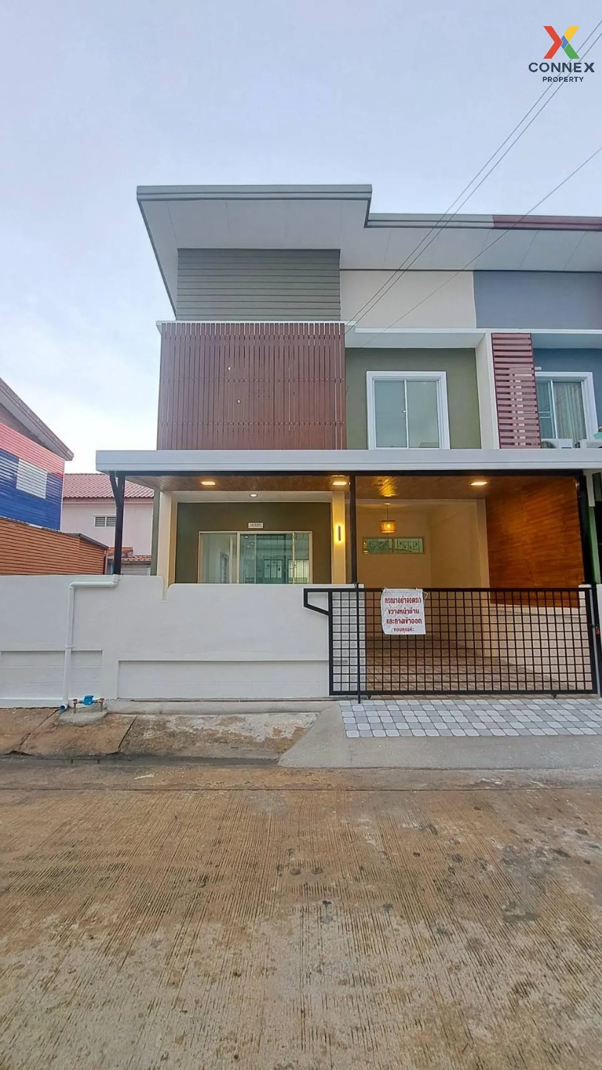 For Sale Townhouse/Townhome  , Baan Bua Thong Thani 8 , corner un 1