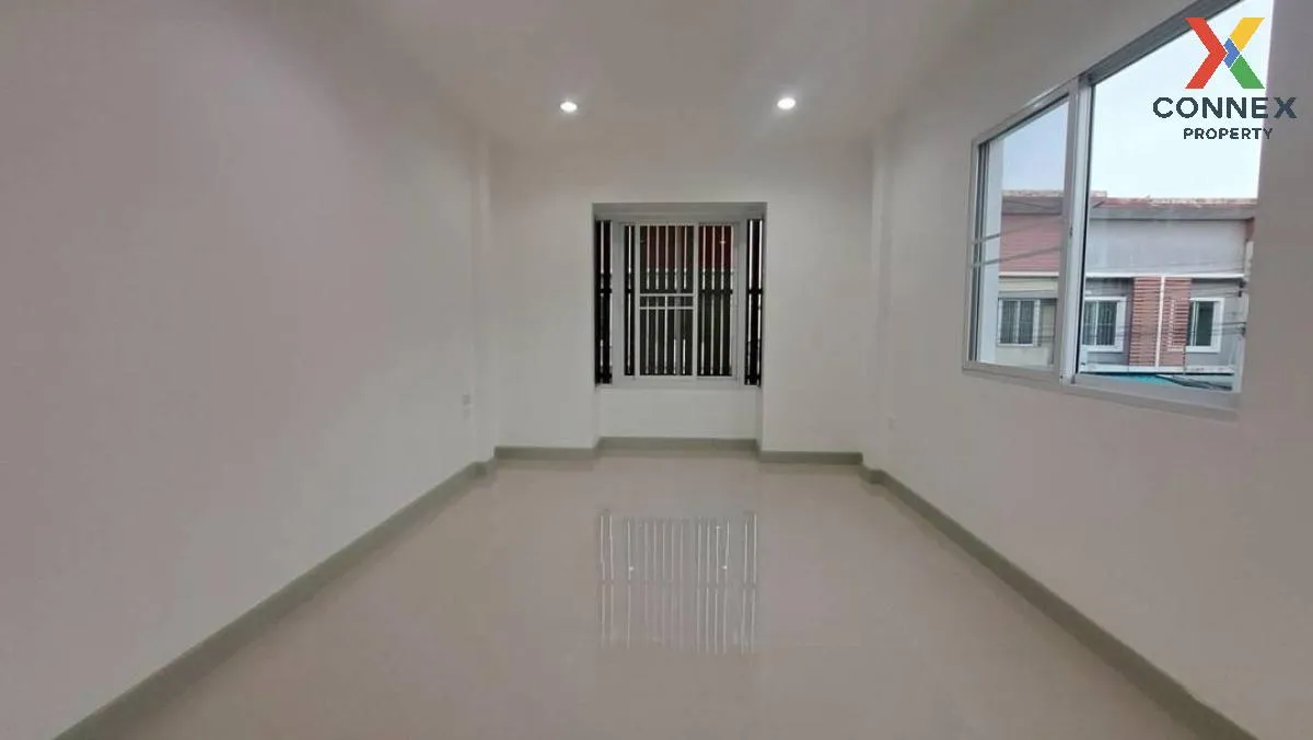 For Sale Townhouse/Townhome  , Baan Bua Thong Thani 8 , corner un
