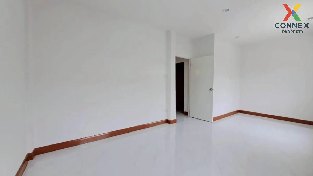 ขายทาวน์เฮ้าส์/ทาวน์โฮม  ลัลลี่วิลล์ ลำลูกกาคลอง 3 รีโนเวทใหม่ ลา