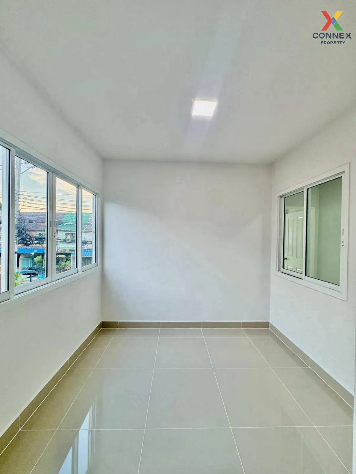 ขายทาวน์เฮ้าส์/ทาวน์โฮม  บ้านมนวดี พาร์ค ห้องมุม รีโนเวทใหม่ MRT-