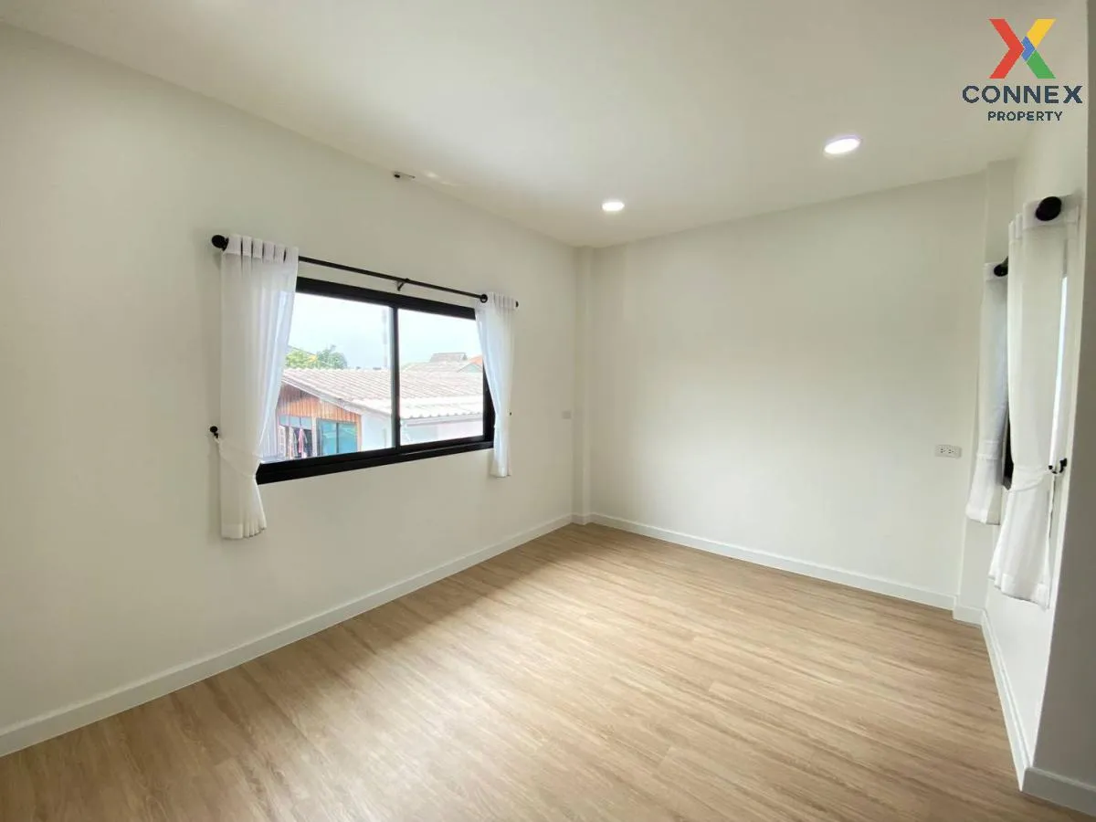 For Sale Townhouse/Townhome  , Mitpracha Villa Pak Kret , newly r