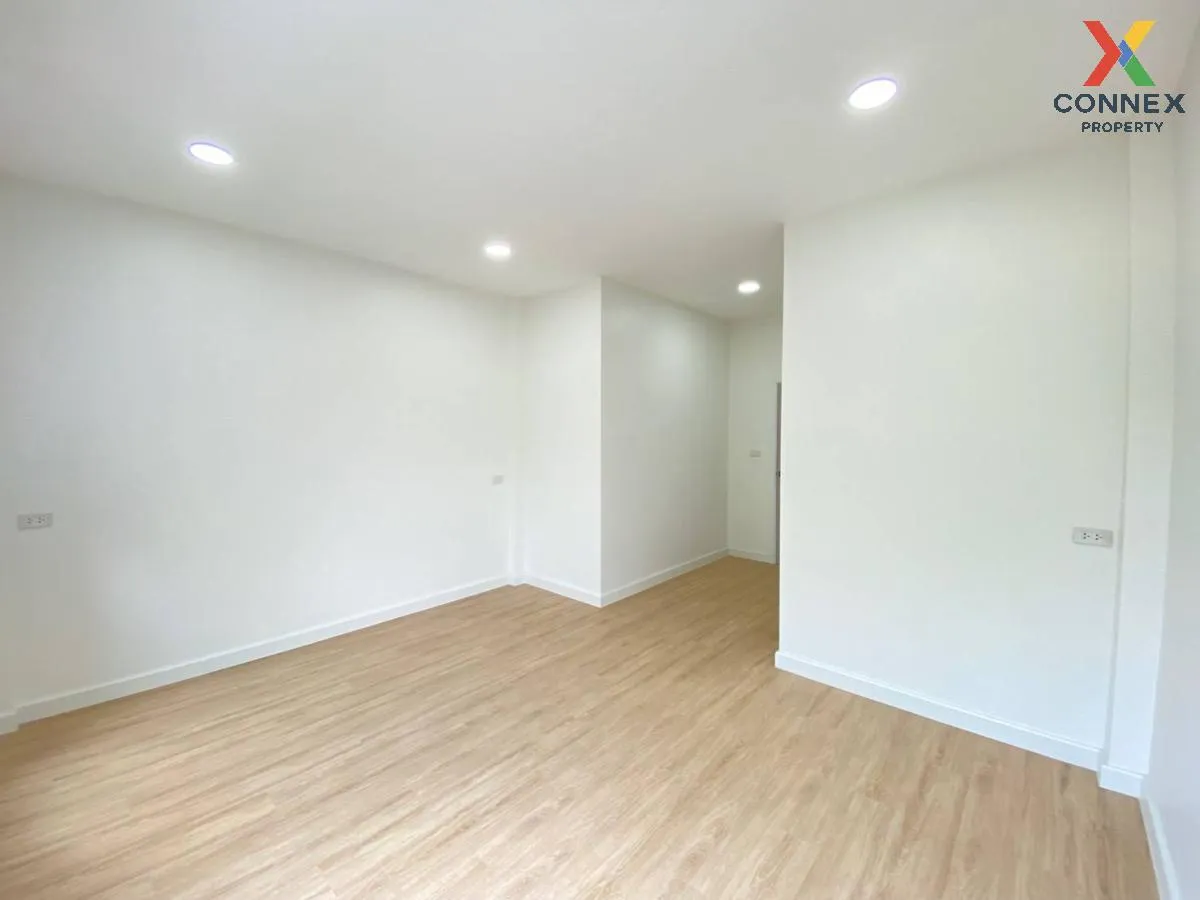 For Sale Townhouse/Townhome  , Mitpracha Villa Pak Kret , newly r