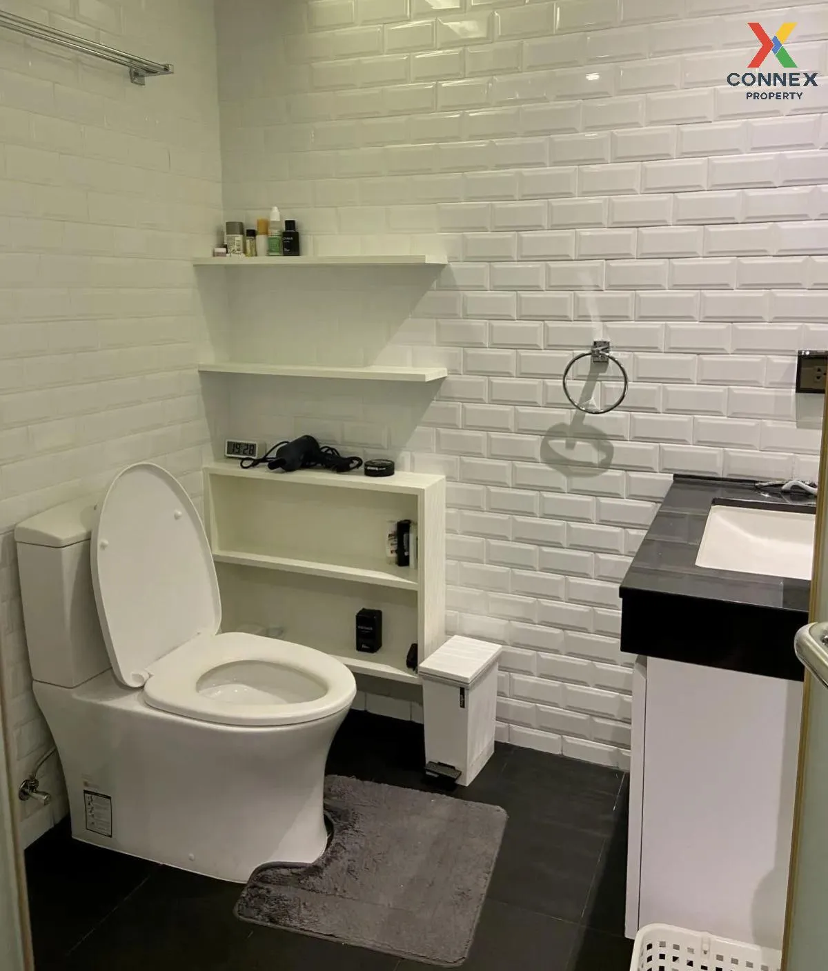 For Rent Condo , Royal Castle , corner unit , newly renovated , B
