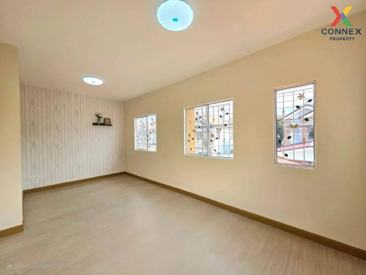 For Sale Townhouse/Townhome  , Baan Pruksa 56 , corner unit , new
