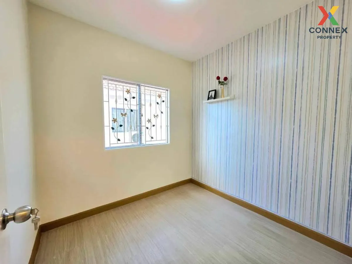 For Sale Townhouse/Townhome  , Baan Pruksa 56 , corner unit , new