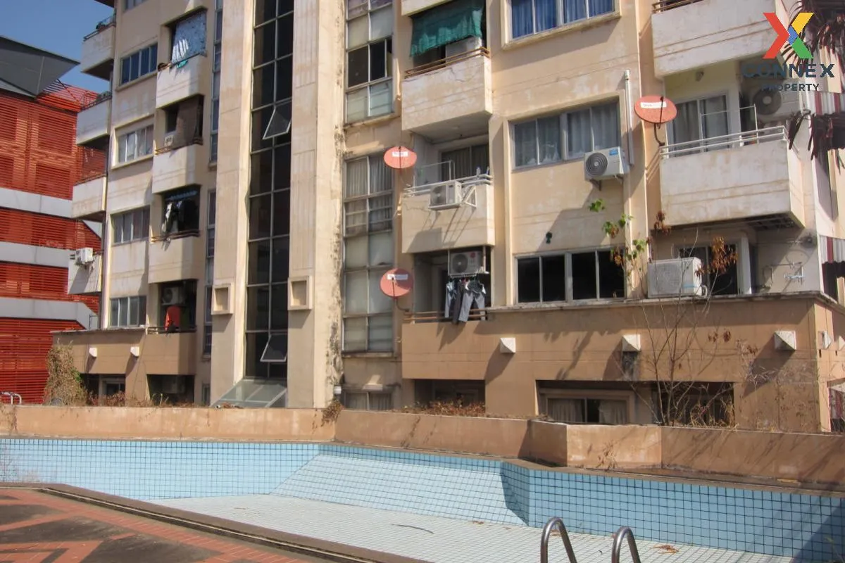 For Sale Office building for sale, City Point, with 3 residential