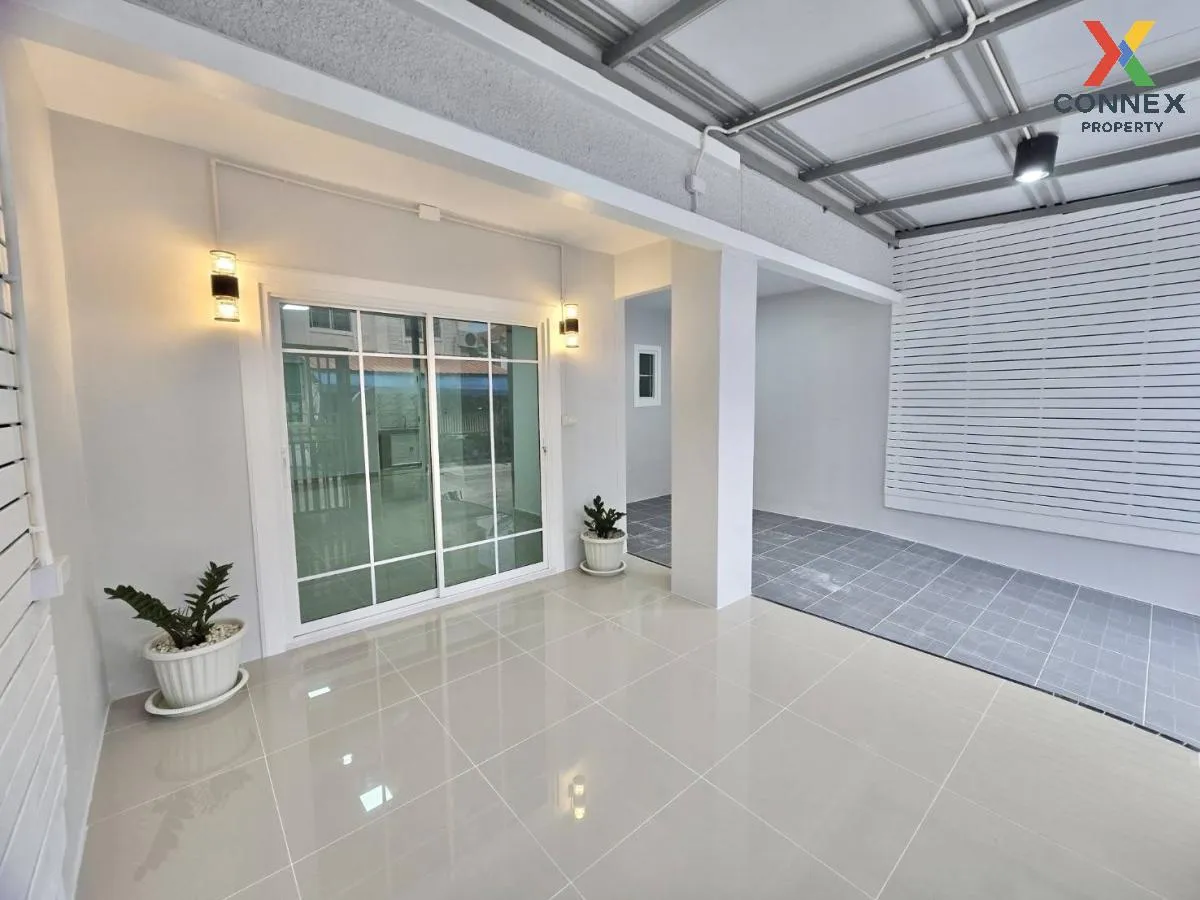 For Sale Townhouse/Townhome  , Baan Pruksa 33 Bangbuathong , newl