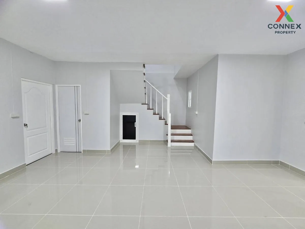 For Sale Townhouse/Townhome  , Baan Pruksa 33 Bangbuathong , newl