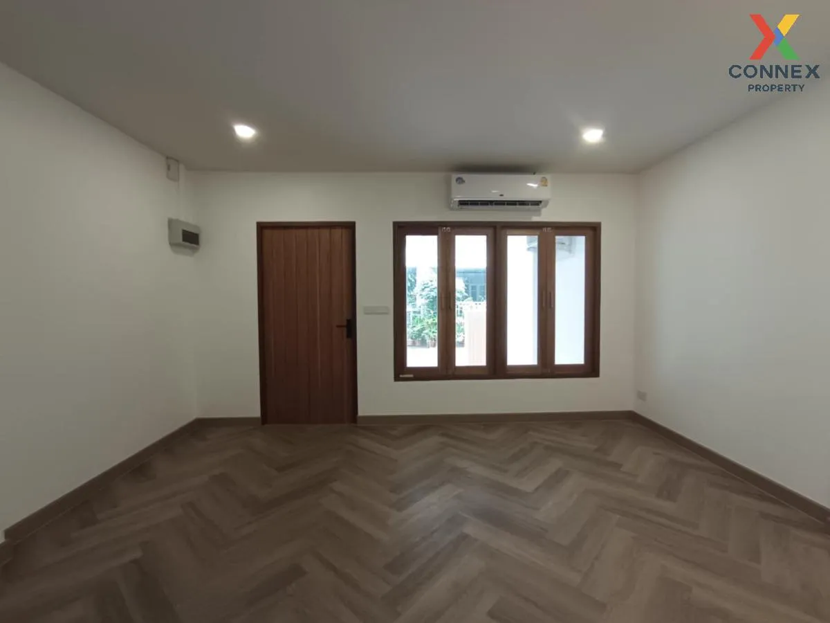 For Sale Townhouse/Townhome  , Nandana Garden Chaengwattana , new 4
