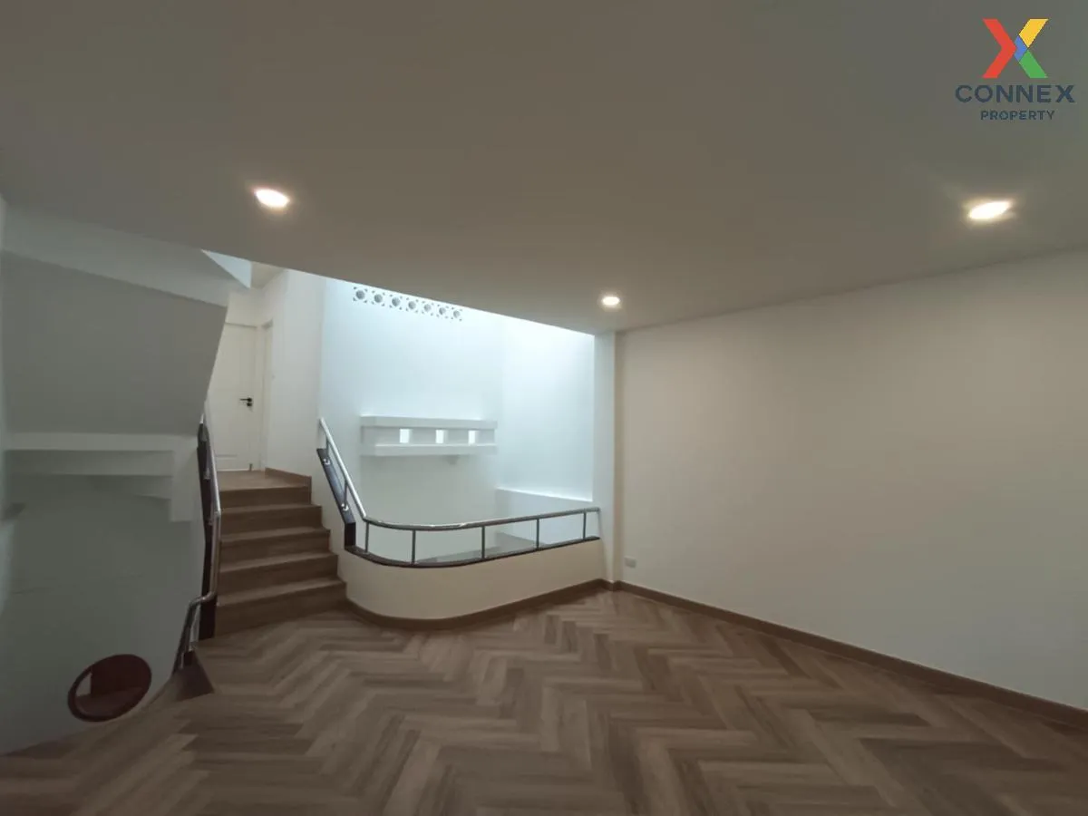 For Sale Townhouse/Townhome  , Nandana Garden Chaengwattana , new