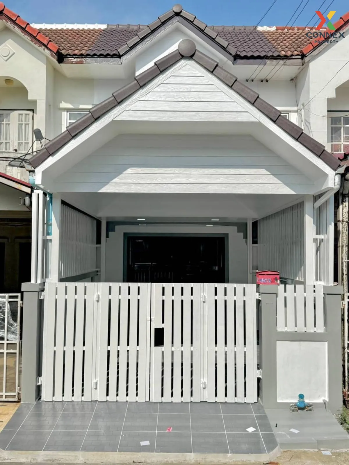 ขายทาวน์เฮ้าส์/ทาวน์โฮม  หมู่บ้านอิศรา รัตนาธิเบศร์ รีโนเวทใหม่ M 1