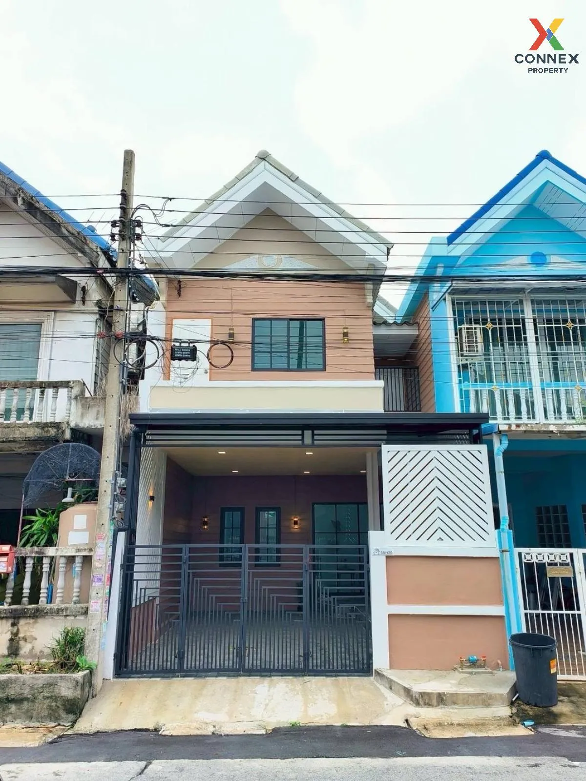 ขายทาวน์เฮ้าส์/ทาวน์โฮม  แดนทองวิลเลจ วัชรพล รีโนเวทใหม่ ท่าแร้ง  1