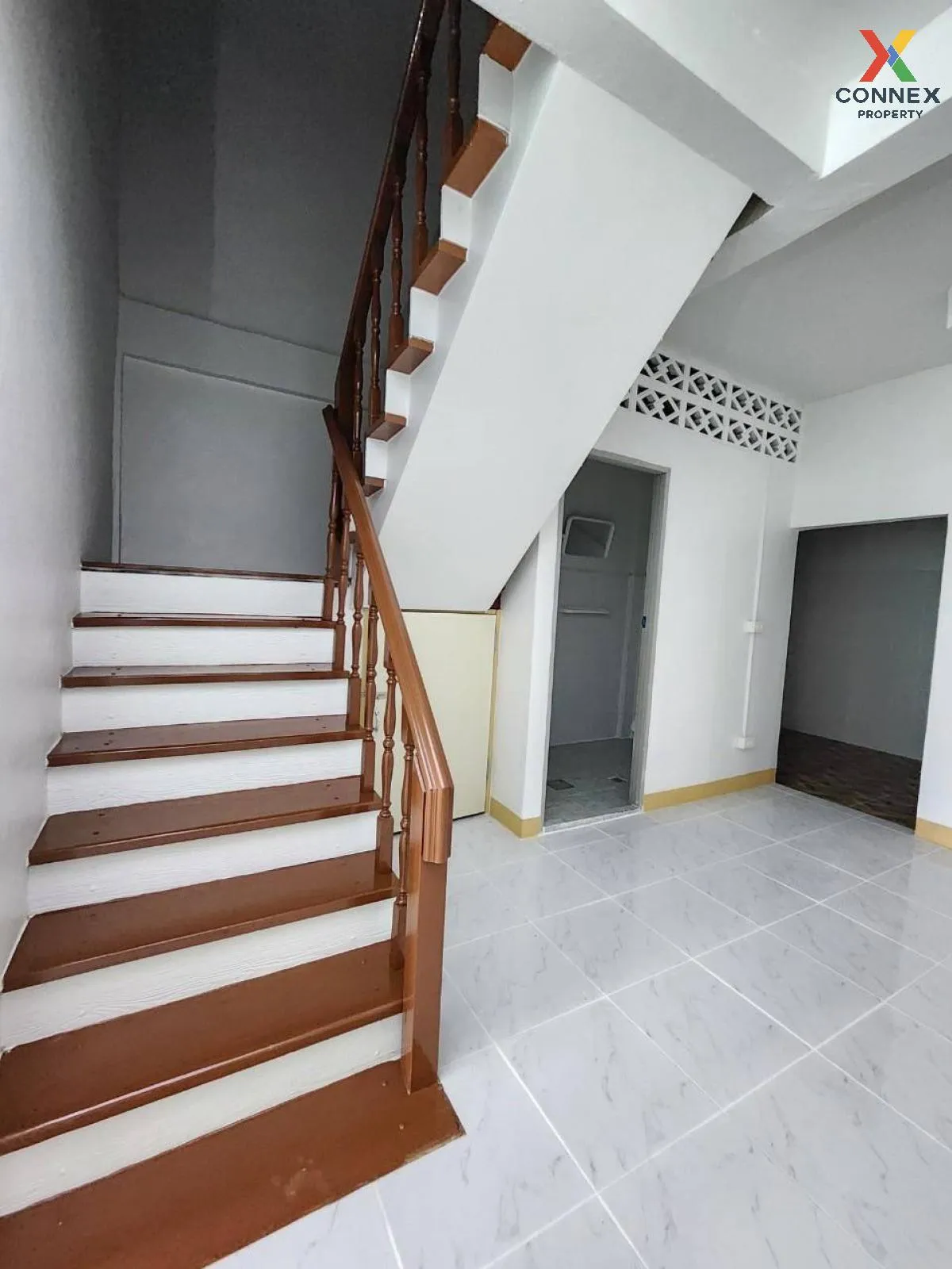 ขายทาวน์เฮ้าส์/ทาวน์โฮม  บ้านเทพารักษ์วิลล่า MRT-ทิพวัล (สายสีเหล 4