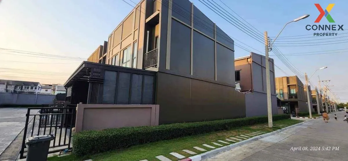For Rent Townhouse/Townhome  , Verve Phetkasem 81 , corner unit , 3