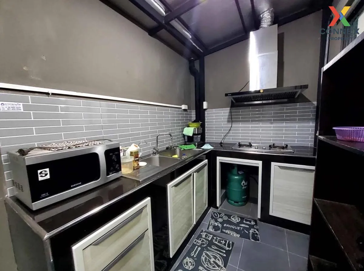 For Rent Townhouse/Townhome  , Verve Phetkasem 81 , corner unit ,