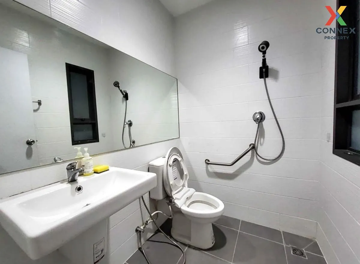 For Rent Townhouse/Townhome  , Verve Phetkasem 81 , corner unit ,