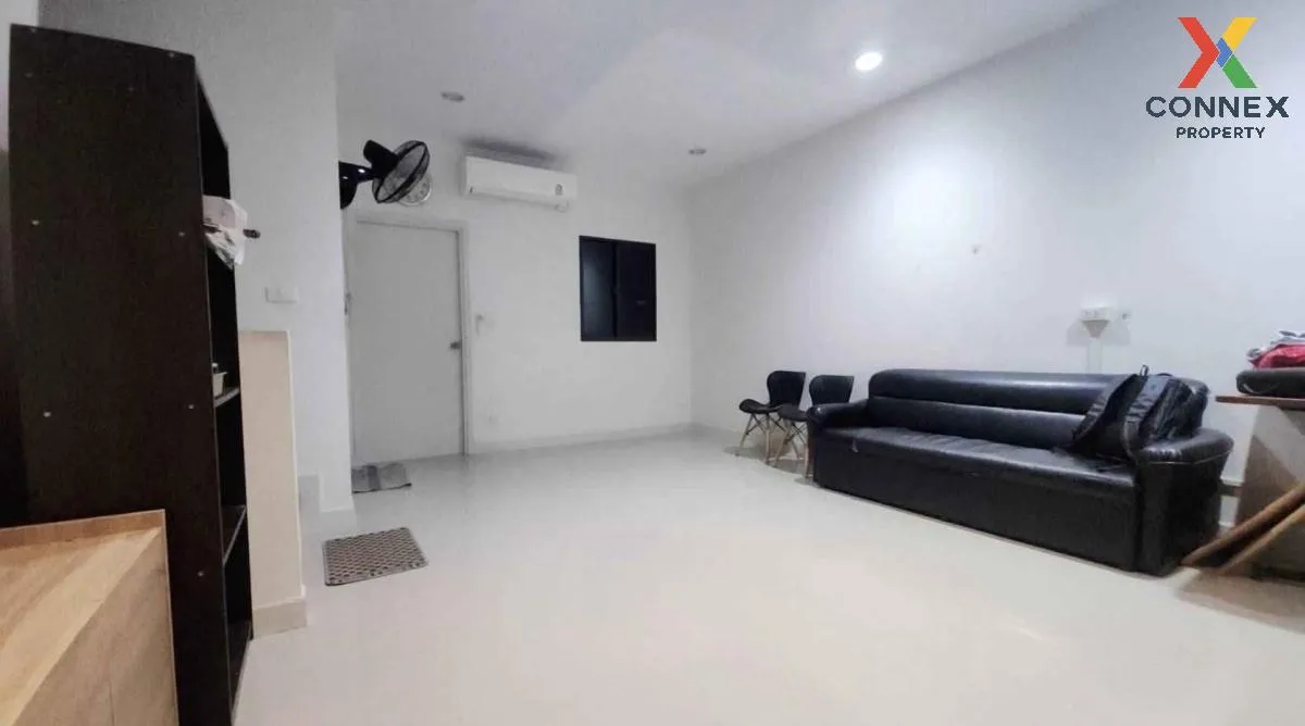 For Rent Townhouse/Townhome  , Verve Phetkasem 81 , corner unit ,