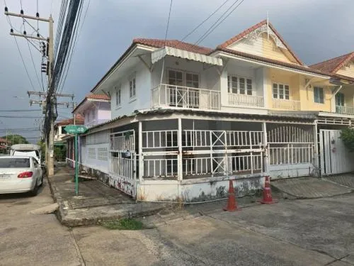 For Sale Townhouse/Townhome  , Baan Pruksa 9 , corner unit , wide frontage , Khlong Sam , khlong Luang , Pathum Thani , CX-122541