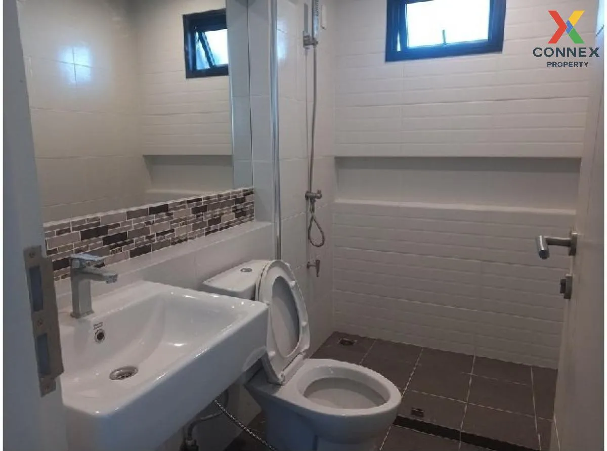 For Sale House , Kanasiri Salaya-Pinklao , corner unit , wide fro
