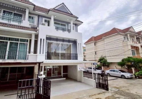 For Sale Townhouse/Townhome  , Baan Navanich , corner unit , wide frontage , newly renovated , Bang Phut , Pak Kret , Nonthaburi , CX-122676
