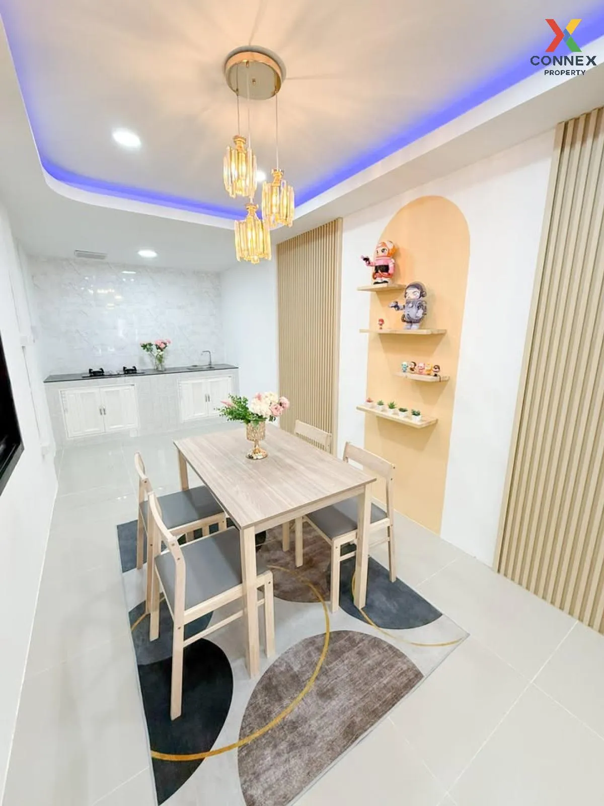 ขายทาวน์เฮ้าส์ เขาน้อย พัทยา หน้ากว้าง รีโนเวทใหม่ เมืองพัทยา บาง