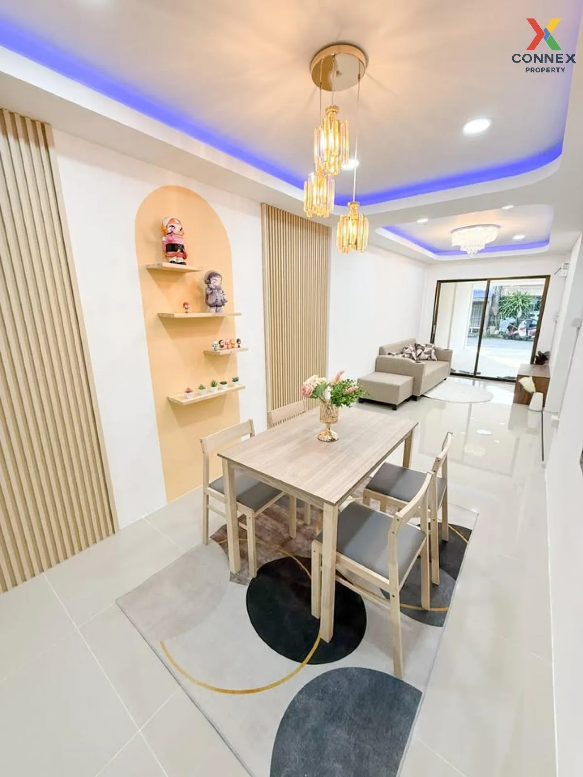 ขายทาวน์เฮ้าส์ เขาน้อย พัทยา หน้ากว้าง รีโนเวทใหม่ เมืองพัทยา บาง