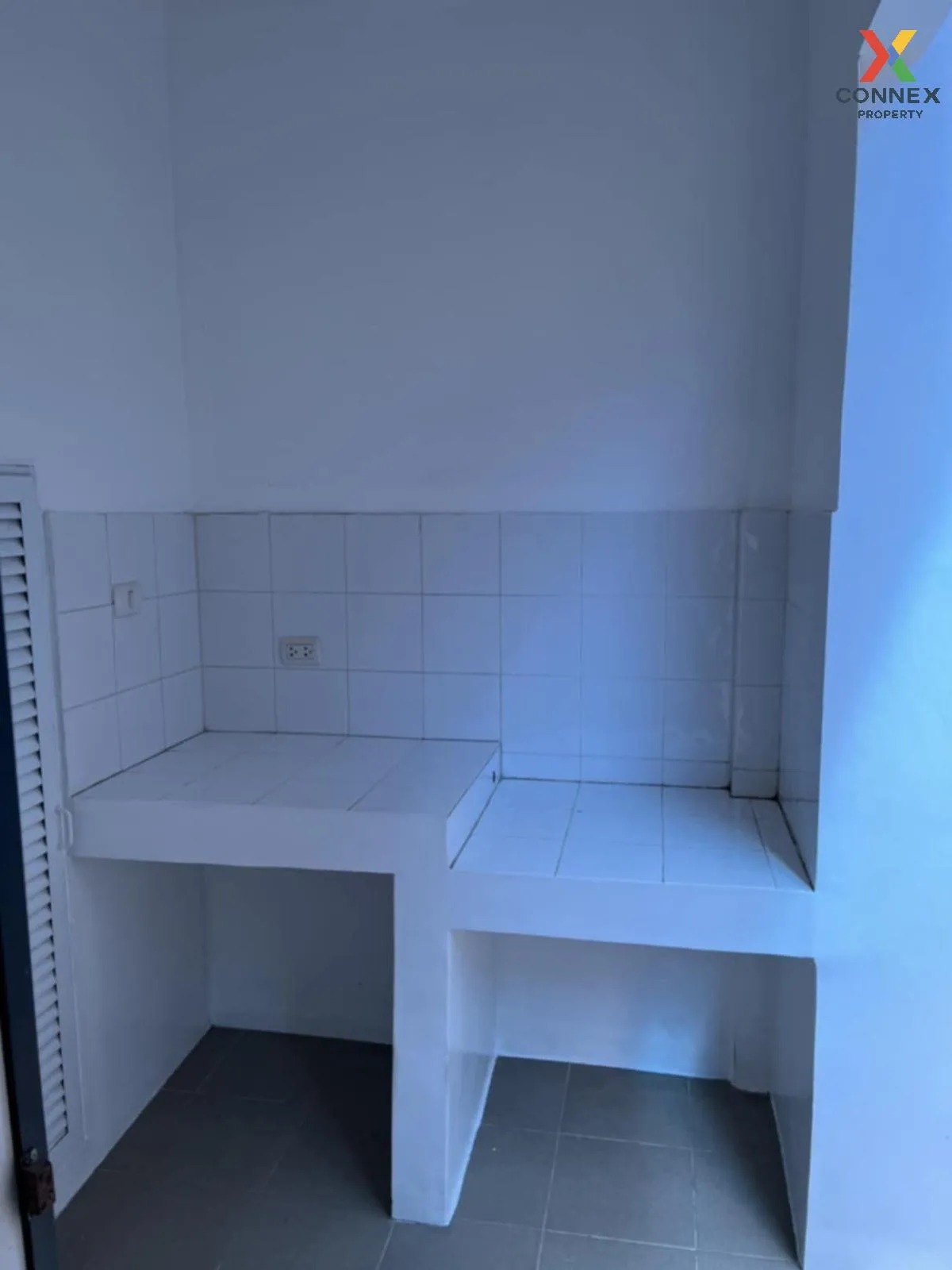 For Sale Townhouse/Townhome  , The Villa Bangbuathong , corner un