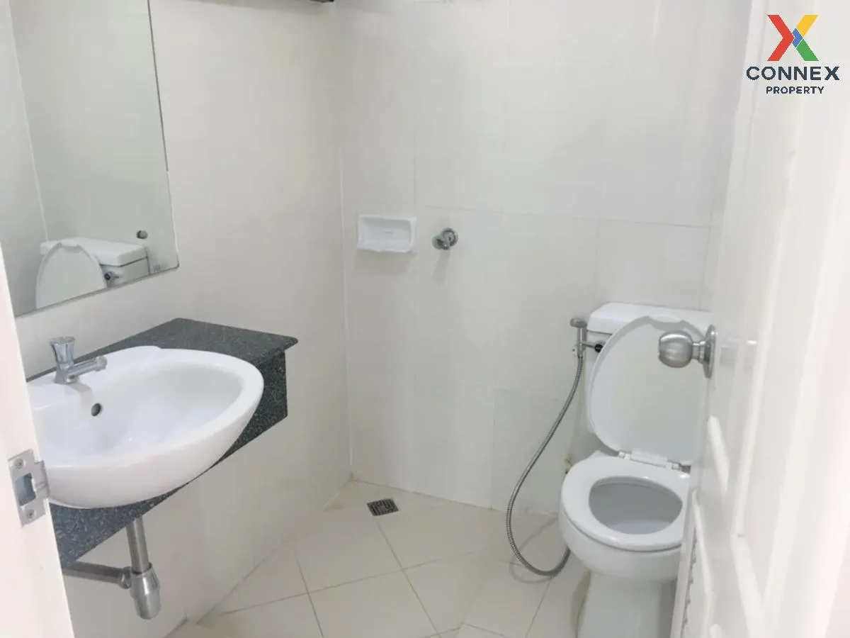 For Sale Townhouse/Townhome  , The Villa Bangbuathong , corner un