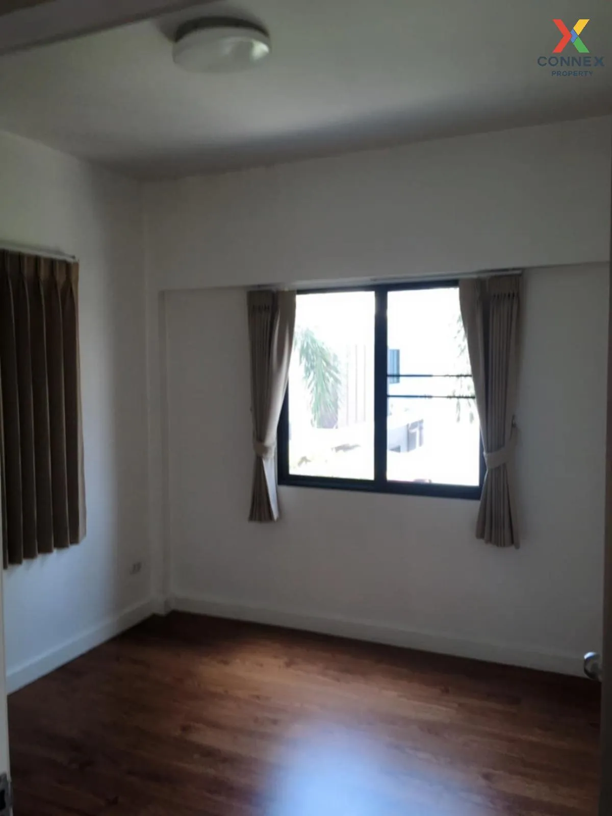 For Sale Townhouse/Townhome  , The Villa Bangbuathong , corner un