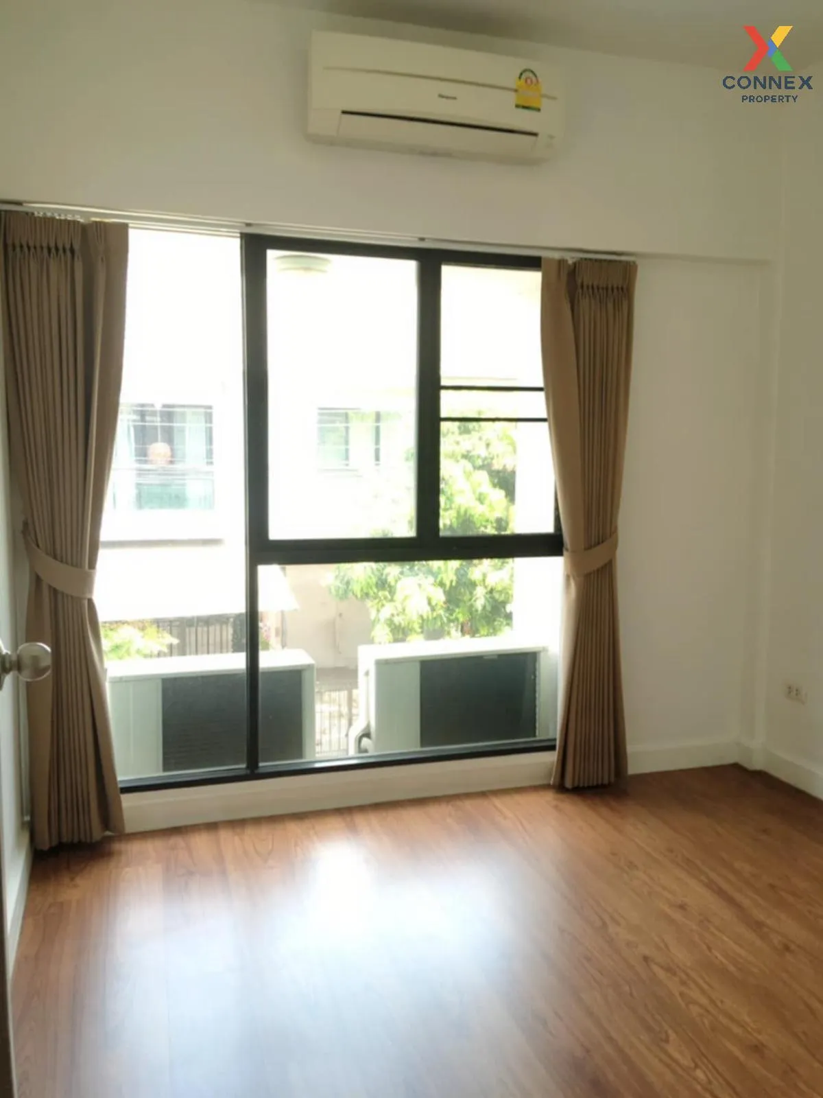 For Sale Townhouse/Townhome  , The Villa Bangbuathong , corner un