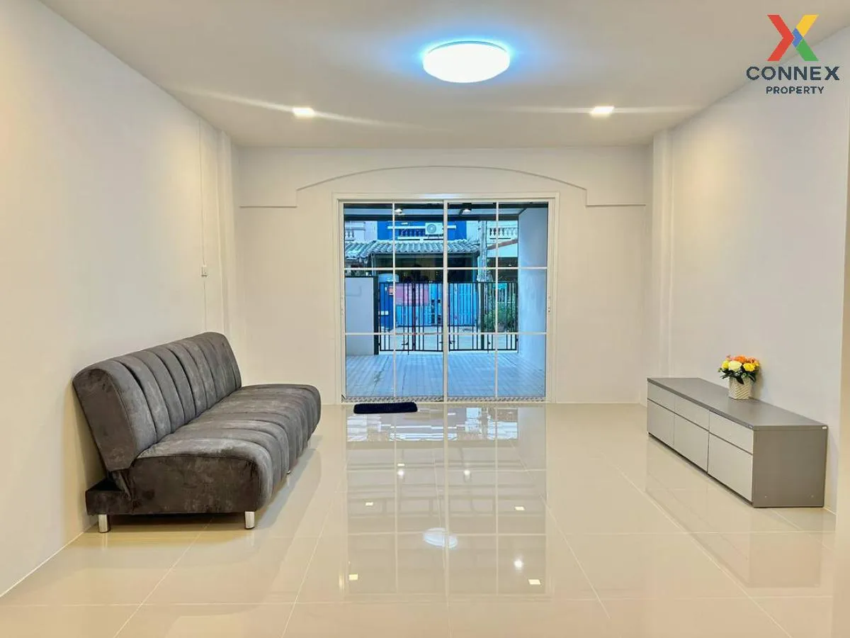ขายทาวน์เฮ้าส์/ทาวน์โฮม  ลภาวัน โครงการ 5 รีโนเวทใหม่ บางรักน้อย 