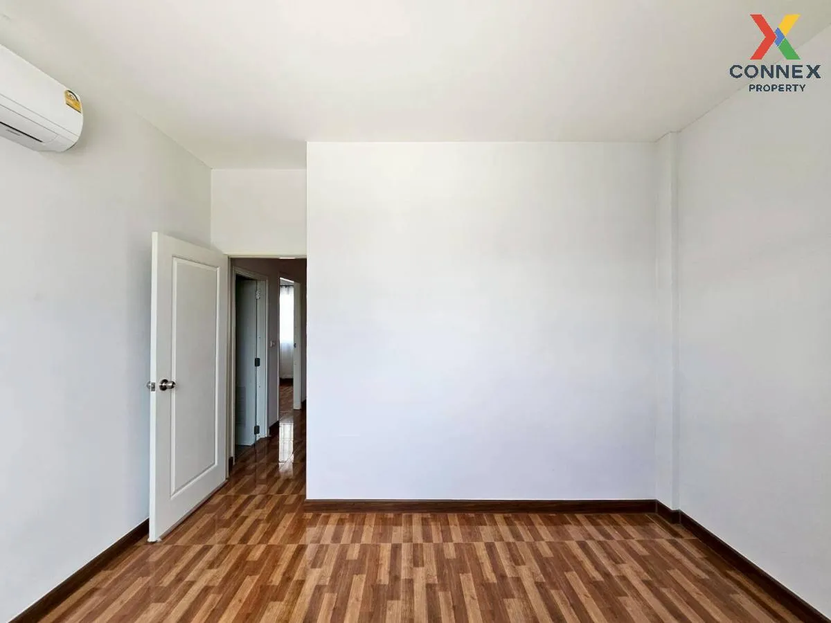 For Sale Townhouse/Townhome  , Phufa De Ville , Ban Chang , Ban C