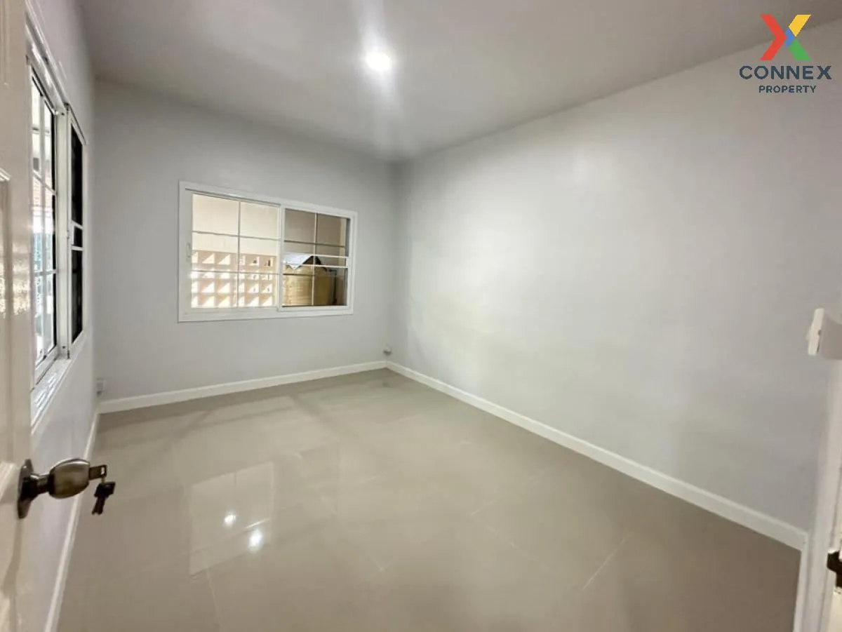 For Sale Townhouse/Townhome  , Baan Pornthisan 5 , Lam Phak Kut ,