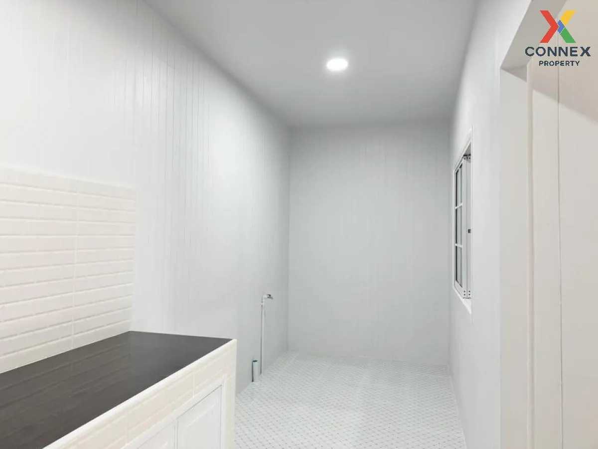 For Sale Townhouse/Townhome  , Narisara khong 11 , Bueng Nam Rak 
