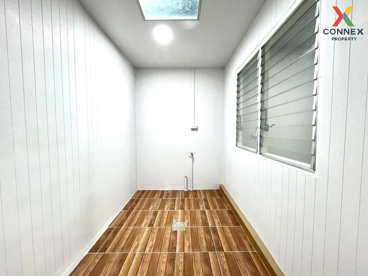 For Sale Townhouse/Townhome  , Baan Pornthisan 5 , Lam Phak Kut ,