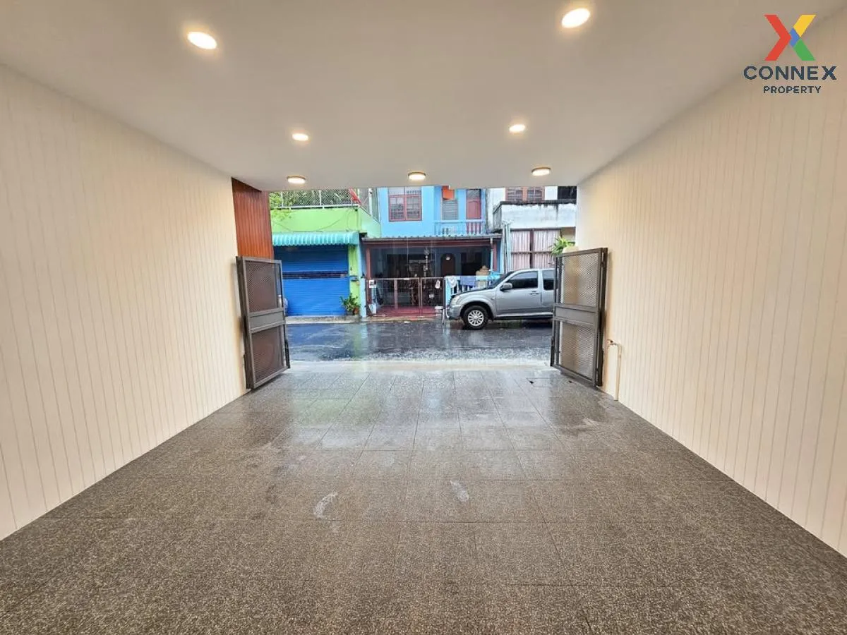 For Sale Townhouse/Townhome  , Baan Yu Charoen - Bunma , high flo