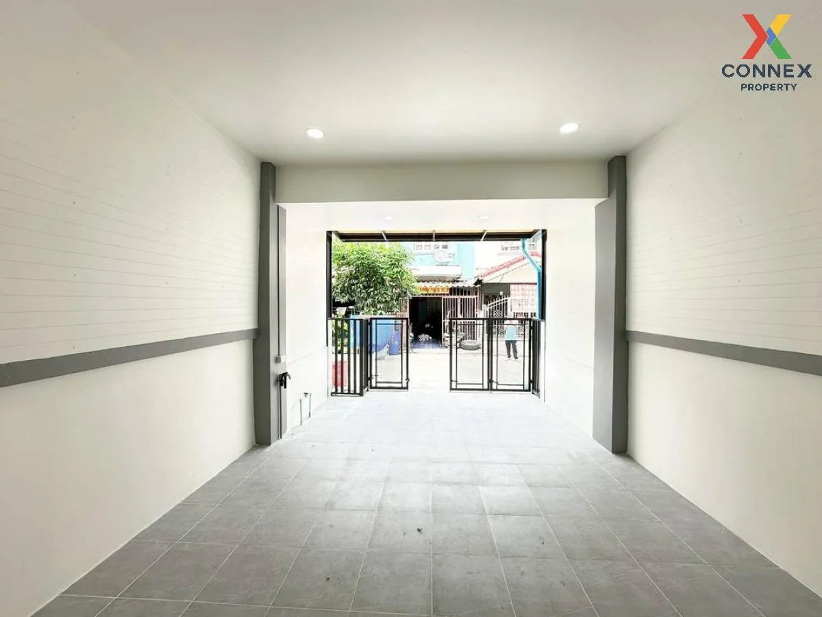 For Sale Townhouse/Townhome  , Baan Piya Wararom 3  , newly renov 4