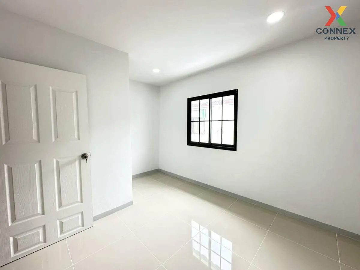 For Sale Townhouse/Townhome  , Baan Piya Wararom 3  , newly renov