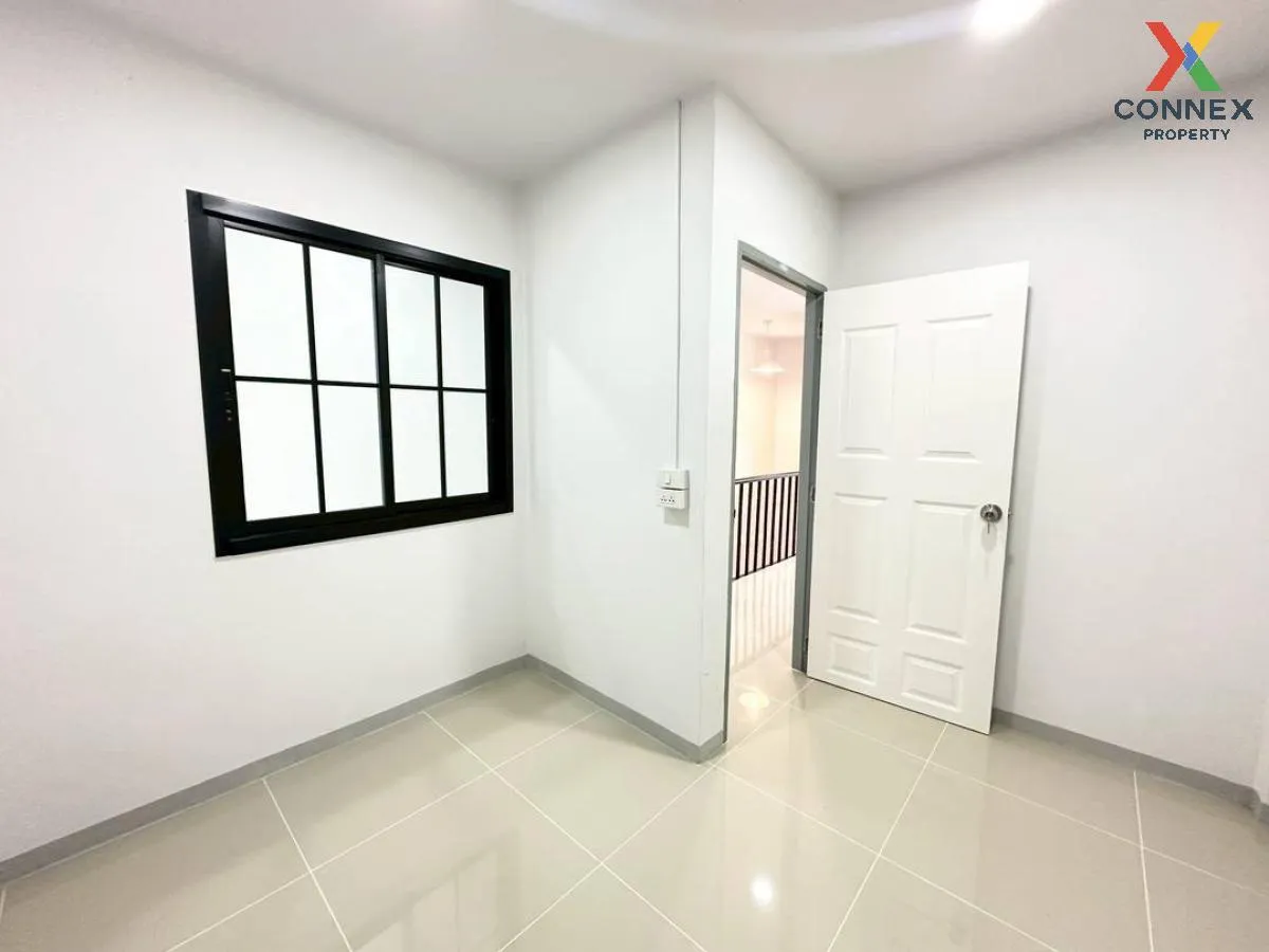 For Sale Townhouse/Townhome  , Baan Piya Wararom 3  , newly renov