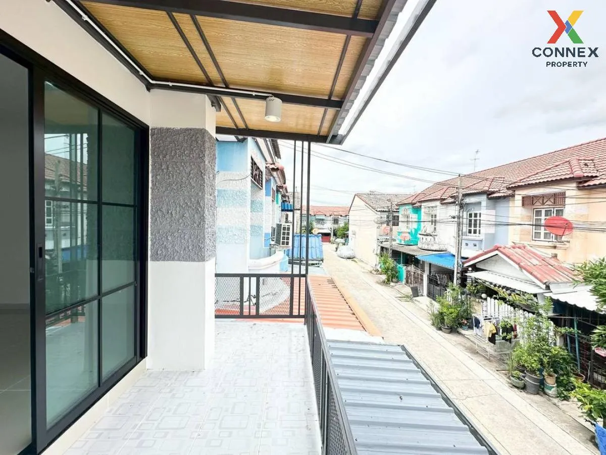 For Sale Townhouse/Townhome  , Baan Piya Wararom 3  , newly renov