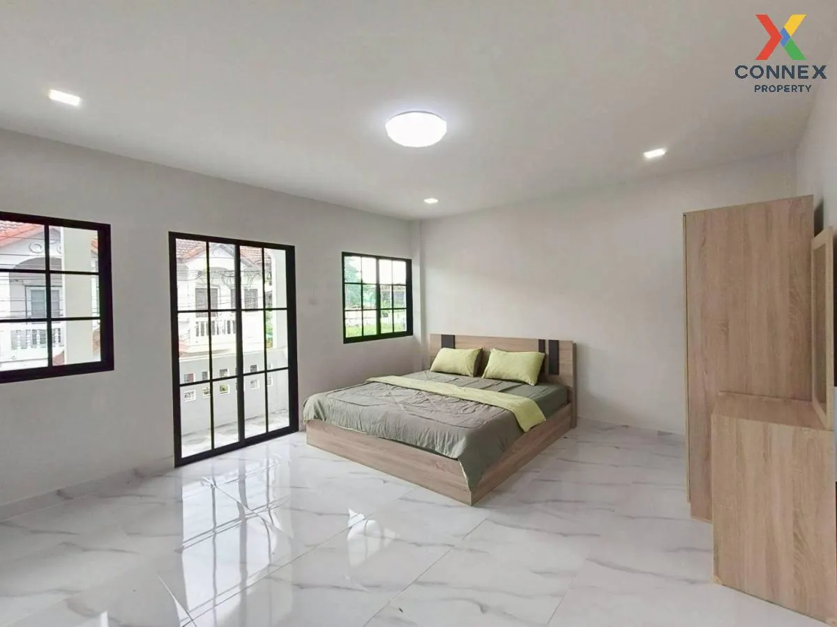 For Sale Townhouse/Townhome  , Rim Inthra Chatuchak 10 , newly re