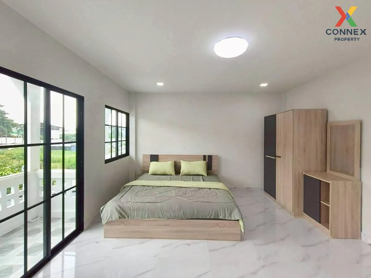 For Sale Townhouse/Townhome  , Rim Inthra Chatuchak 10 , newly re